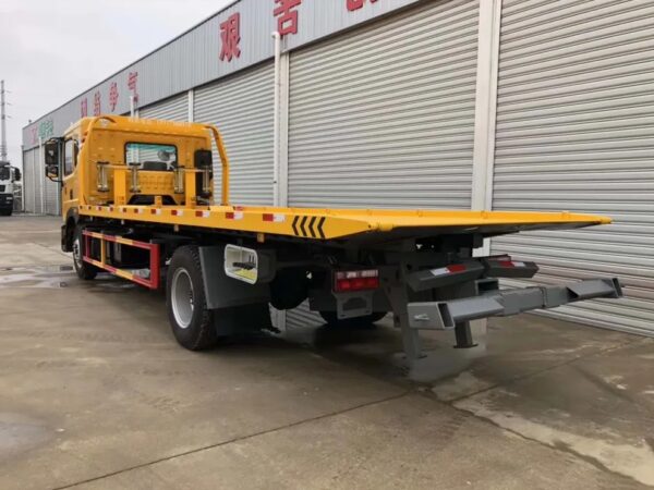 Dongfeng Flatbed Towing Truck 4X2 180HP Road Wrecker - 图片 2