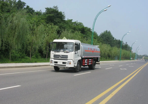 Dongfeng Fuel Tank Truck Tanker 12000liters/12cbm Oil Delivery Diesel Gasoline Transportation Vehicle - 图片 5