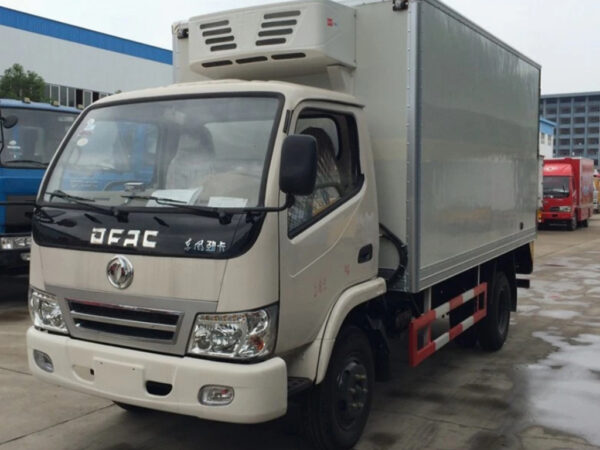 Fresh Vegetables and Pork Meats Transport Dongfeng 4 Cubic 18 Degree Refrigerator Van Truck