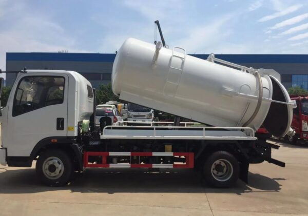 HOWO Sewage Suction Truck with Vacuum Pump 4×2 150HP 5cbm Factory Directly Sale - 图片 2
