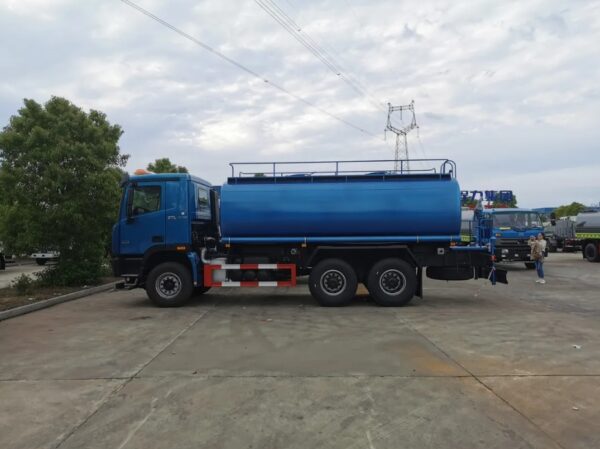 Foton Rhd Water Tanker Truck 6X4 20cbm Water Sprinkler Truck for Sale - 图片 3