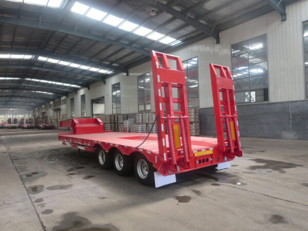 Low Flat/Low-Bed Semi-Trailer China Factory Customizable for Sale
