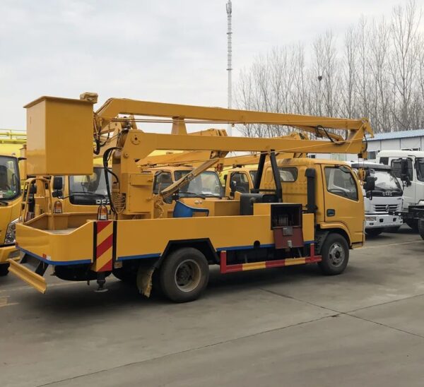 High Altitude Operation Aerial Work 12m Hydraulic Aerial Cage Lift Truck China Manufacturer - 图片 3