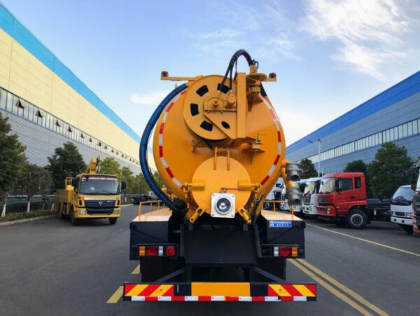 SINOTRUK Fecal Suction 190HP 9cbm 10cbm 12cbm 15cbm Truck with Vacuum Pump High Pressure Cleaning - 图片 3