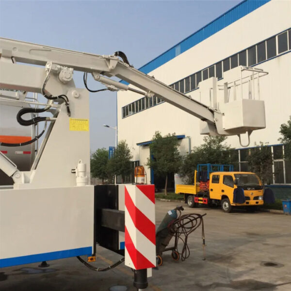 HOWO Extended Boom Arm 4X2 12m High Altitude Operation Hydraulic Lifting Cage Truck - 图片 5