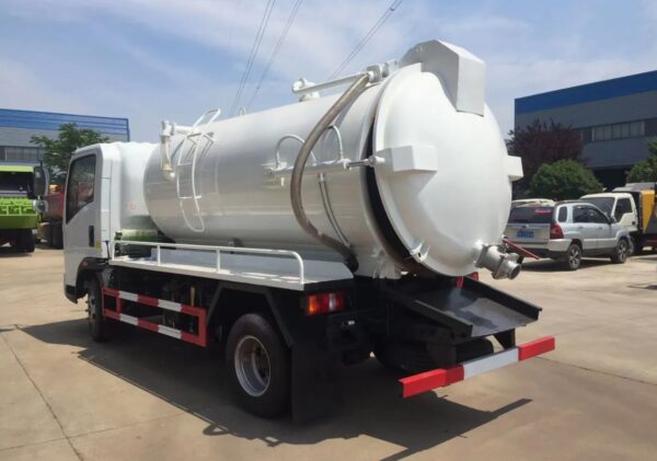 HOWO Sewage Suction Truck with Vacuum Pump 4×2 150HP 5cbm Factory Directly Sale - 图片 5