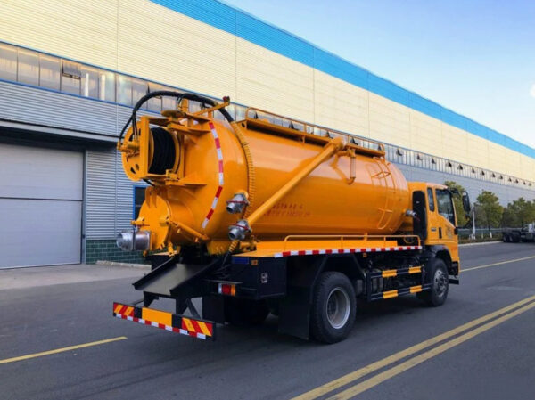 SINOTRUK Fecal Suction 190HP 9cbm 10cbm 12cbm 15cbm Truck with Vacuum Pump High Pressure Cleaning - 图片 2