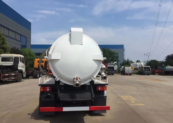 HOWO Sewage Suction Truck with Vacuum Pump 4×2 150HP 5cbm Factory Directly Sale - 图片 6