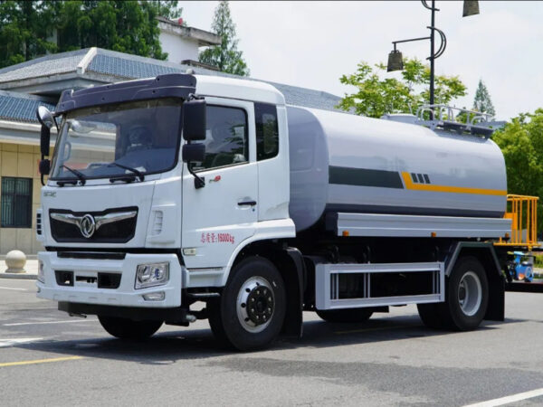 Dongfeng Water Tank Truck 4X2 210HP 15cbm 18cbm 20cbm 25cbm Tanker China Directly Manufacturer