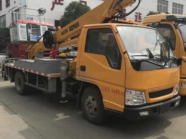 Aerial Work Platform Hydraulic Aerial Cage Lift Truck 12m 14m for Sale