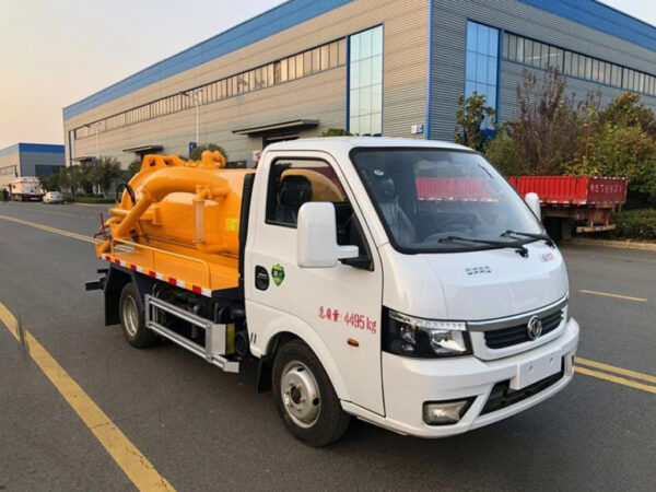 Dongfeng Sewage Fecal Suction Truck 4×2 95HP Factory Directly Sale 2m³ 3m³ Truck with Vacuum Pump