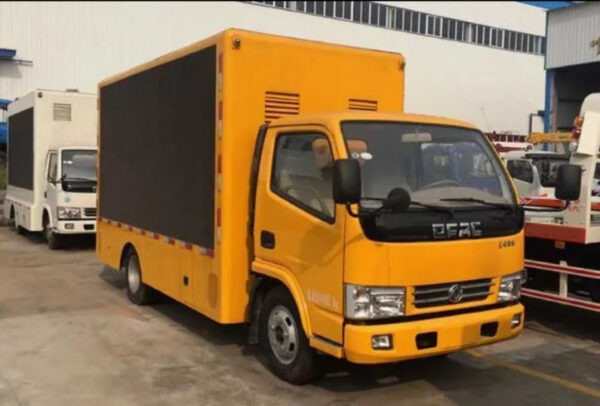 Mobile Advertising Truck Outdoor Super Bright Display Dongfeng 4X2 LED Billboard Truck - 图片 2
