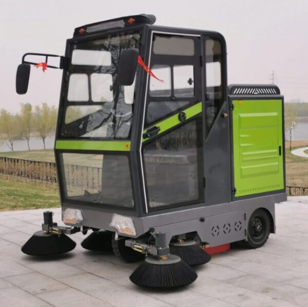 Outdoor Road Sweeper Sidewalk Driveway Garbage Ride on Sweepering Machine