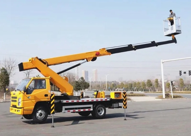 High Altitude Aerial Operation Truck Bucket Truck China Factory Good Quality Manufacturers - 图片 3