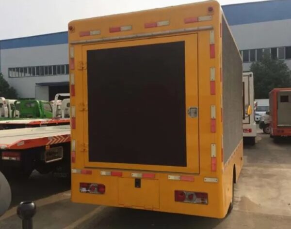 Mobile Advertising Truck Outdoor Super Bright Display Dongfeng 4X2 LED Billboard Truck - 图片 3