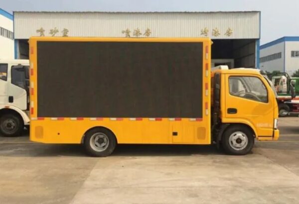 Mobile Advertising Truck Outdoor Super Bright Display Dongfeng 4X2 LED Billboard Truck - 图片 4