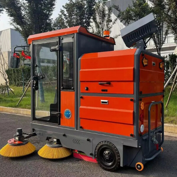 Driving Type Leaf Dust Garbage Cleaning Floor Sweeper for Lawn Sidewalk Yard Outdoor Tennis Court Ground Pavement Concrete Road - 图片 4