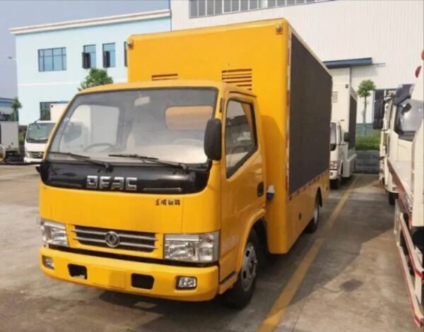 Mobile Advertising Truck Outdoor Super Bright Display Dongfeng 4X2 LED Billboard Truck - 图片 5