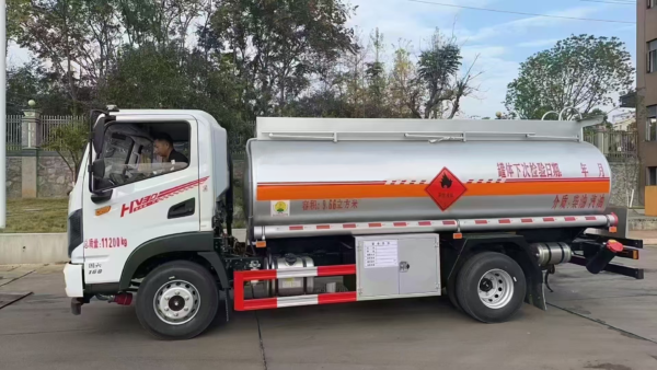 Diesel Oil/Gasoline Tanker Truck Dongfeng 9.66 Square Fuel Truck - 图片 3